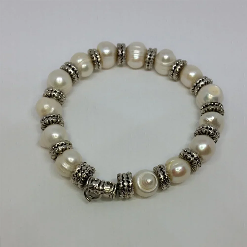 Freshwater ringed pearls stretch bracelet silver tone